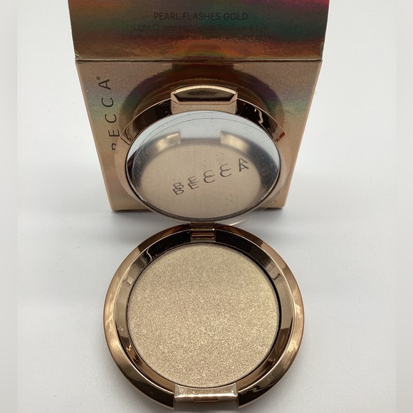Becca Cosmetics Light Chaser Highlighter in Pearl Flashes Gold - BNIB - Picture 10 of 16